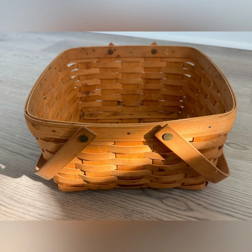 Longaberger Vintage Large Berry Basket With Handle Signed 2000 12” By 12” By 6”